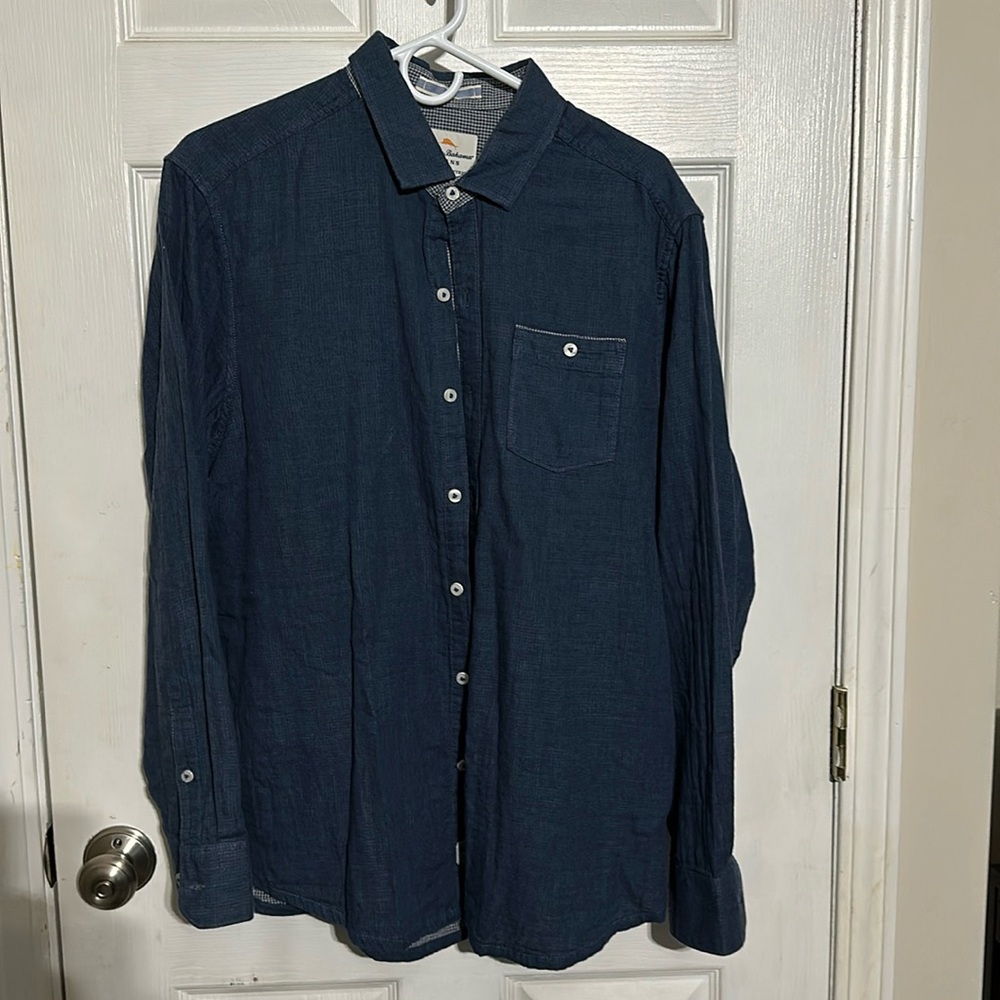Tommy Bahama long sleeve button down shirt classic